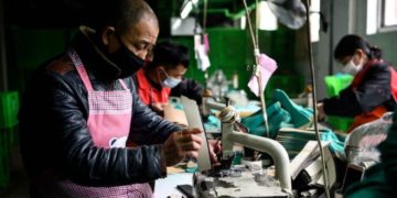 Chinese manufacturing hits record low amid coronavirus outbreak